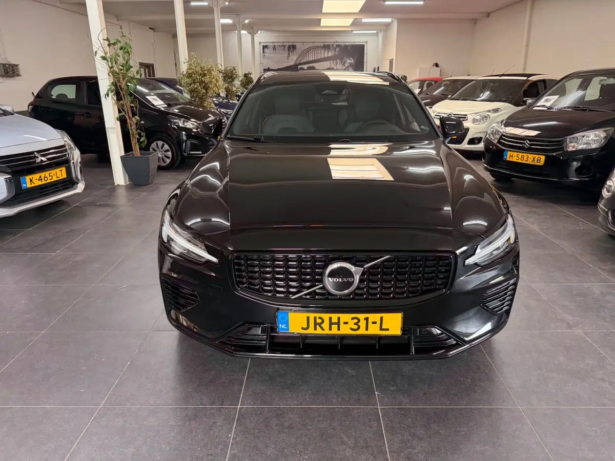 2.0 T6 Plug-in hybrid AWD Plus Dark