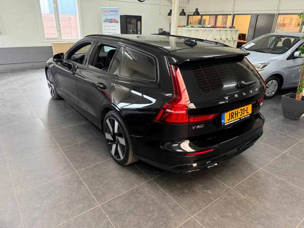 2.0 T6 Plug-in hybrid AWD Plus Dark