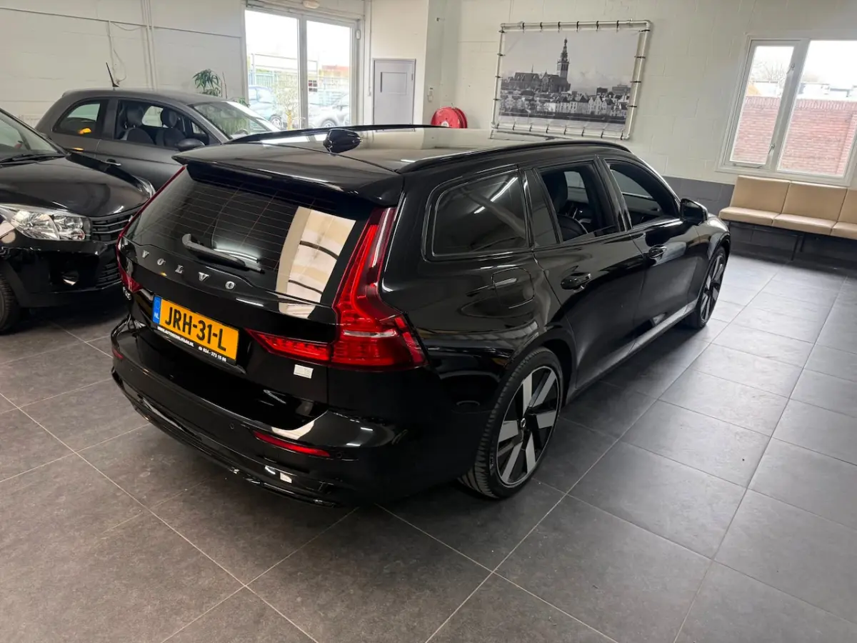 2.0 T6 Plug-in hybrid AWD Plus Dark
