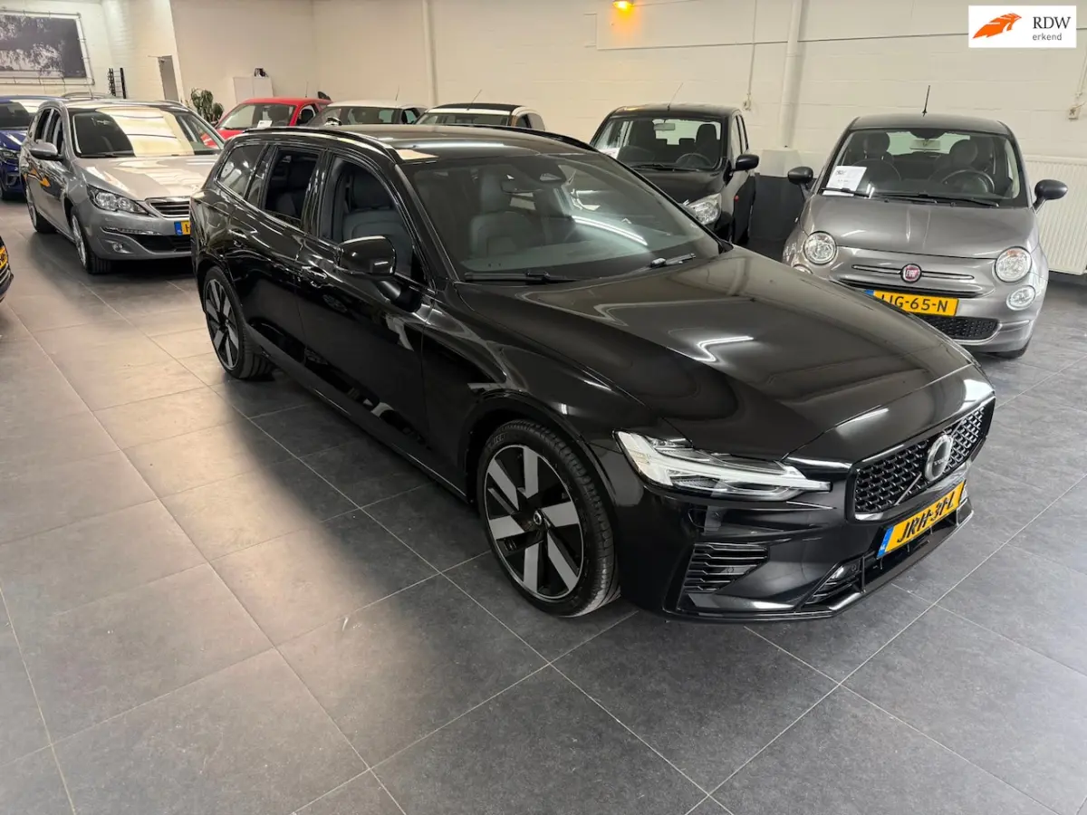 2.0 T6 Plug-in hybrid AWD Plus Dark