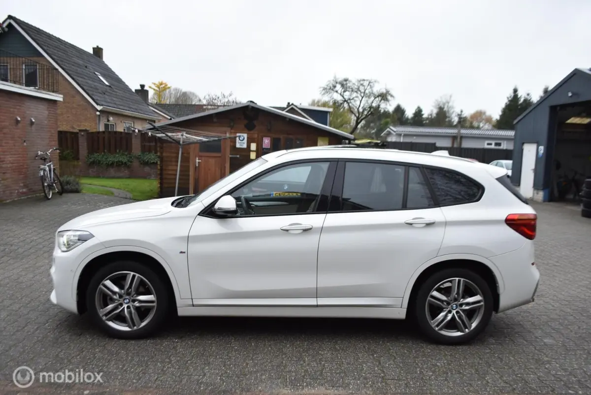 sDrive18i aut High Exe M Sport voll