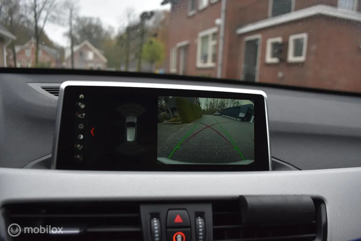 sDrive18i aut High Exe M Sport voll