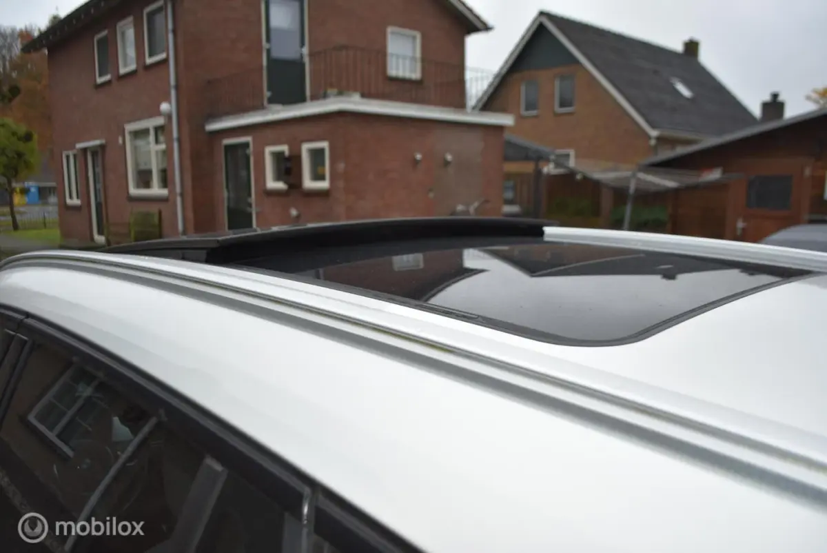 sDrive18i aut High Exe M Sport voll