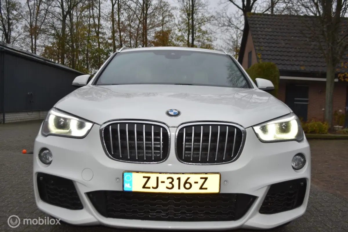 sDrive18i aut High Exe M Sport voll