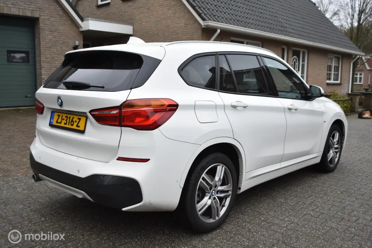 sDrive18i aut High Exe M Sport voll