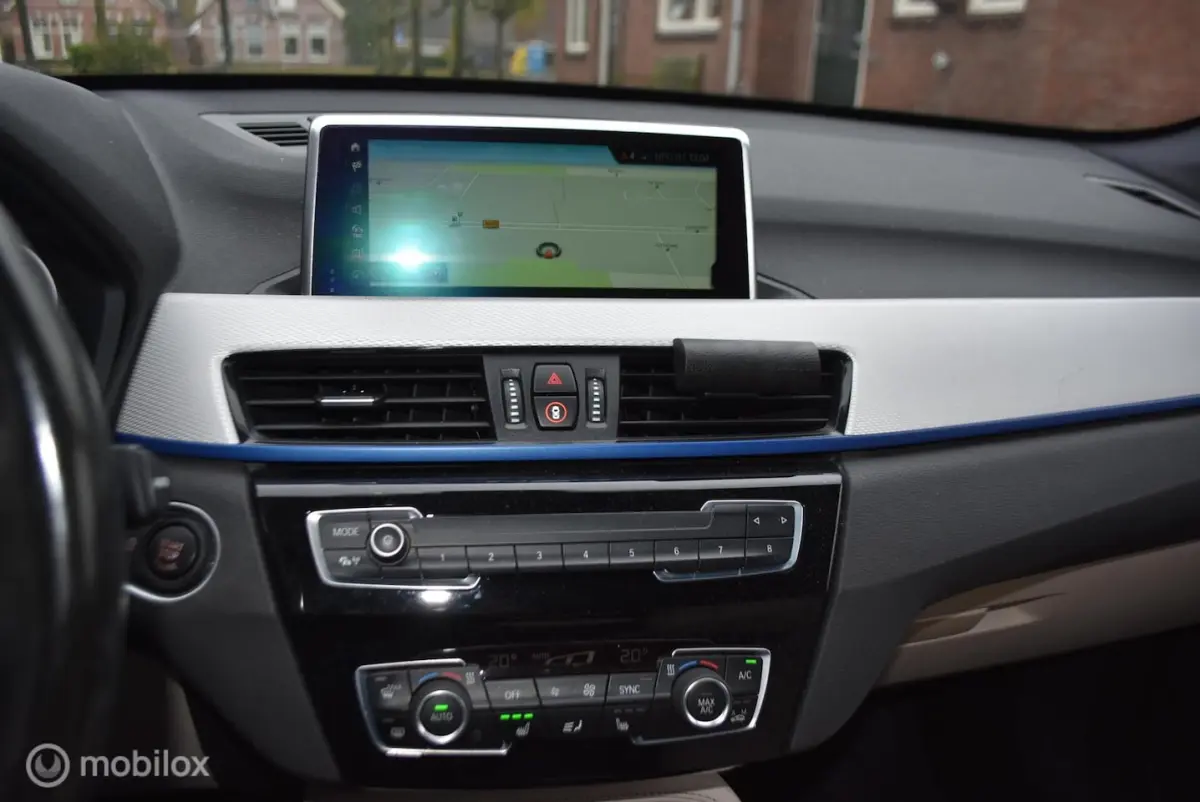 sDrive18i aut High Exe M Sport voll
