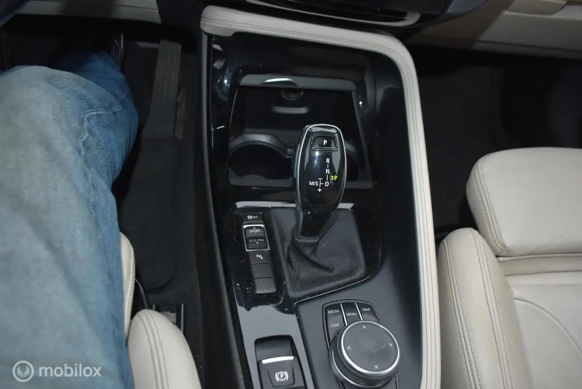 sDrive18i aut High Exe M Sport voll