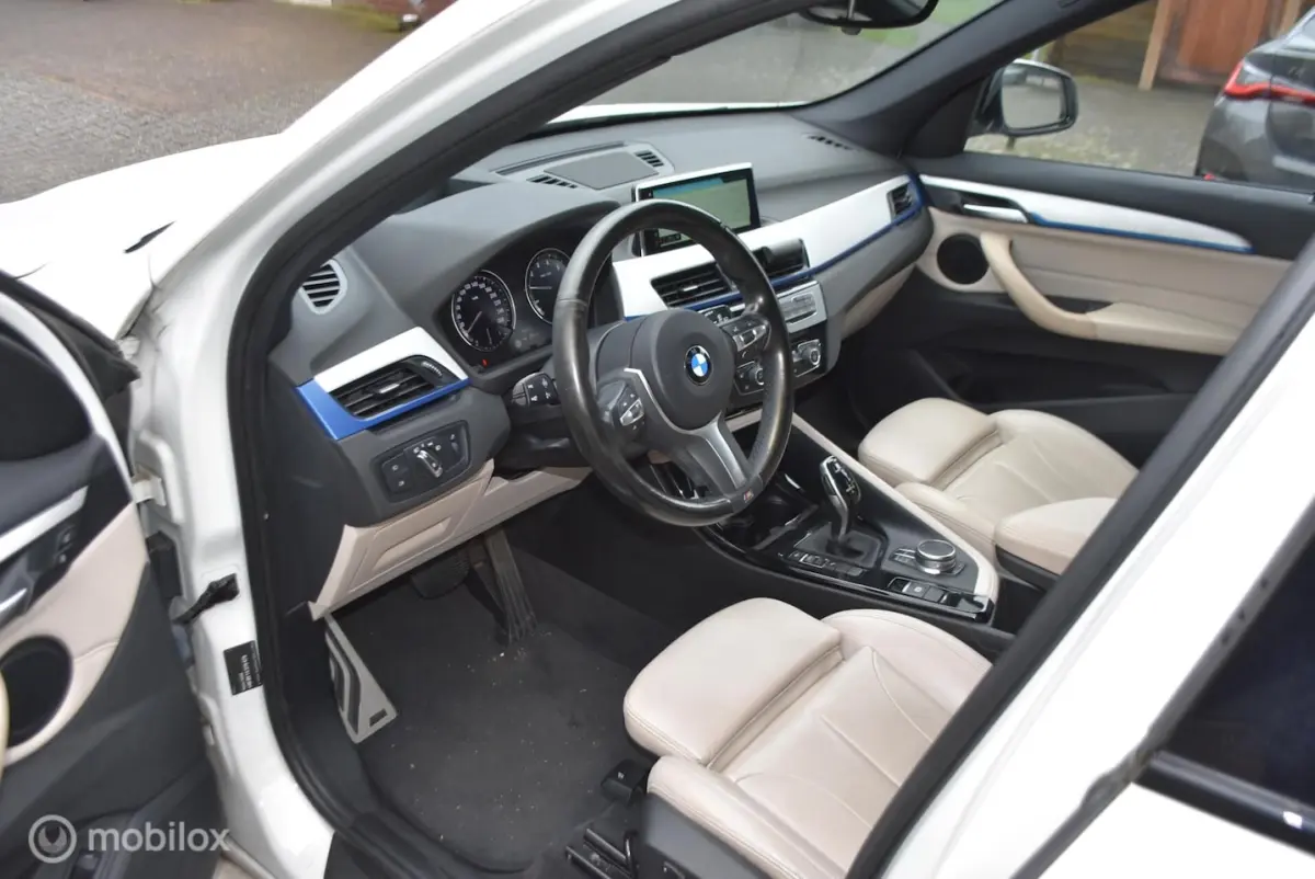 sDrive18i aut High Exe M Sport voll