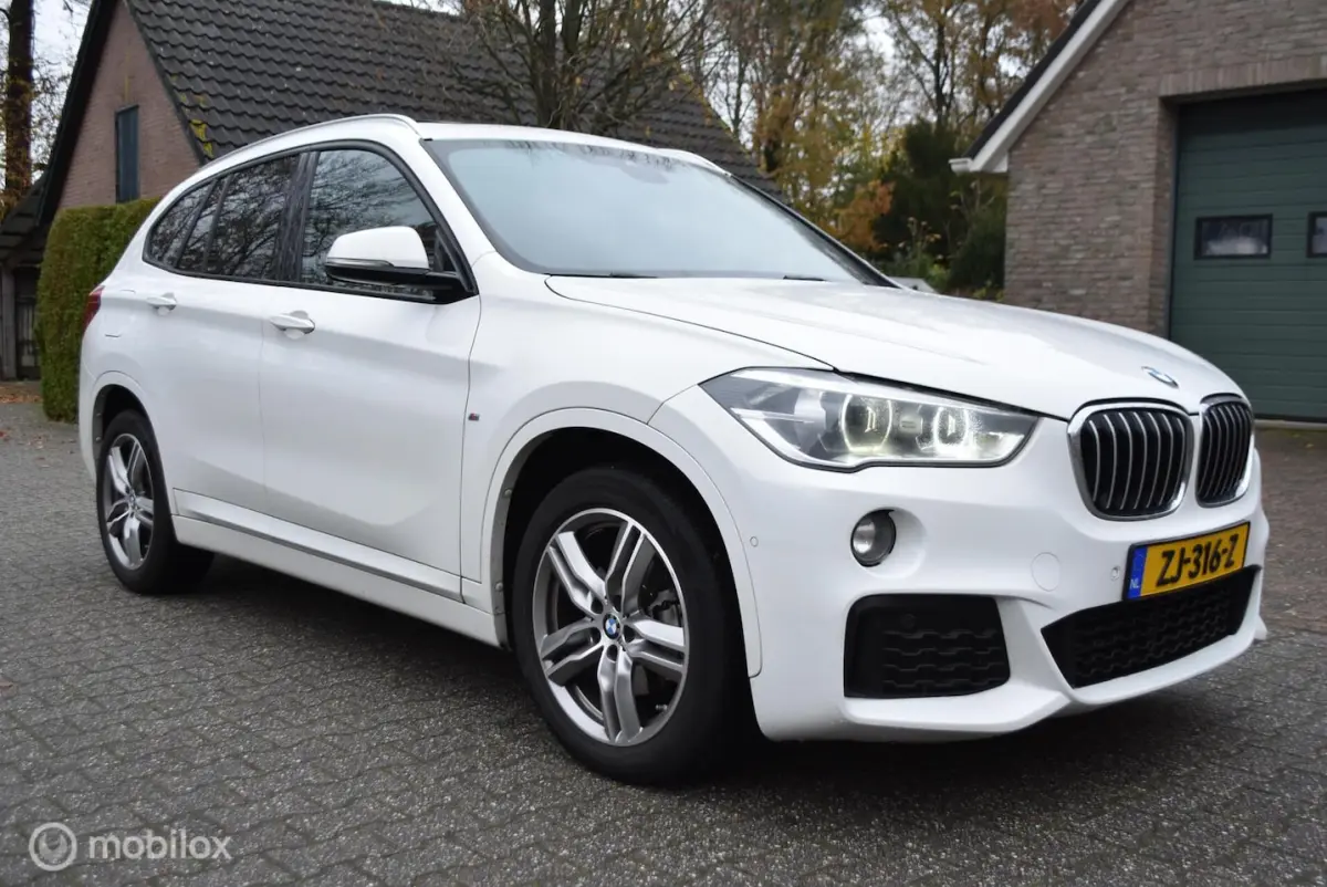 sDrive18i aut High Exe M Sport voll