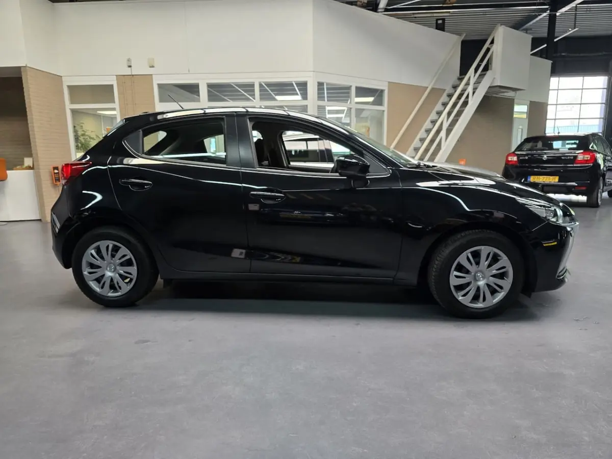2 1.5 Skyactiv-G LED KEYLESS NAVI NAP NL AUTO