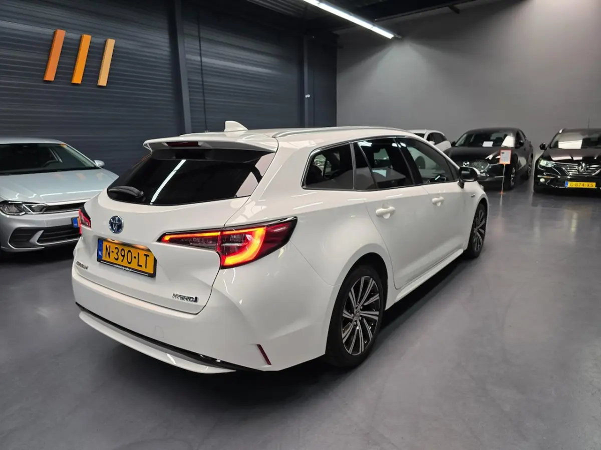 1.8 Hybrid Business Plus CAMERA LED DEALER ONDERHOUDEN