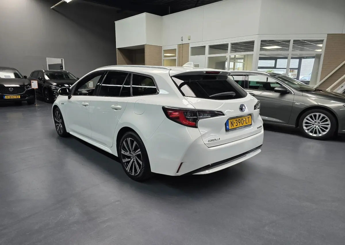 1.8 Hybrid Business Plus CAMERA LED DEALER ONDERHOUDEN