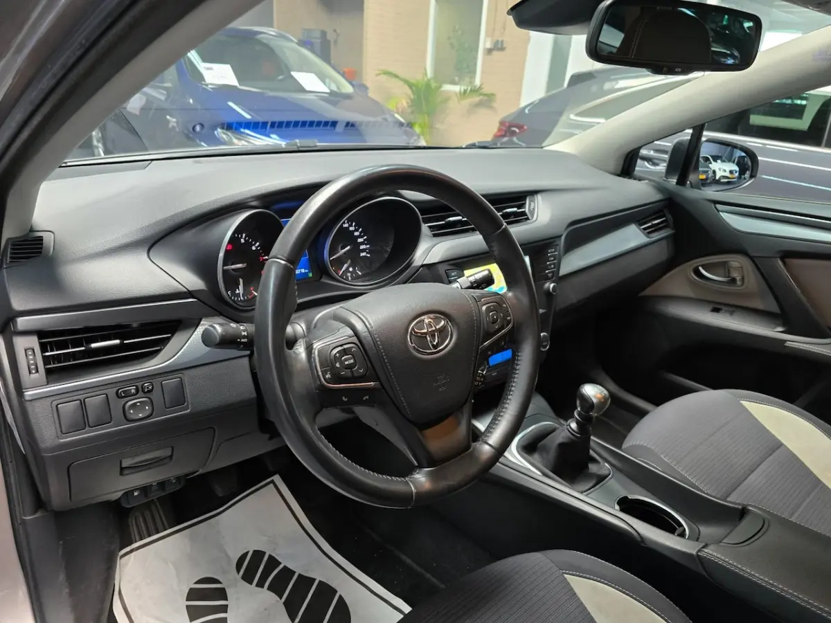 1.8 VVT-i Pro LED CAMERA NAVI NAP NL AUTO