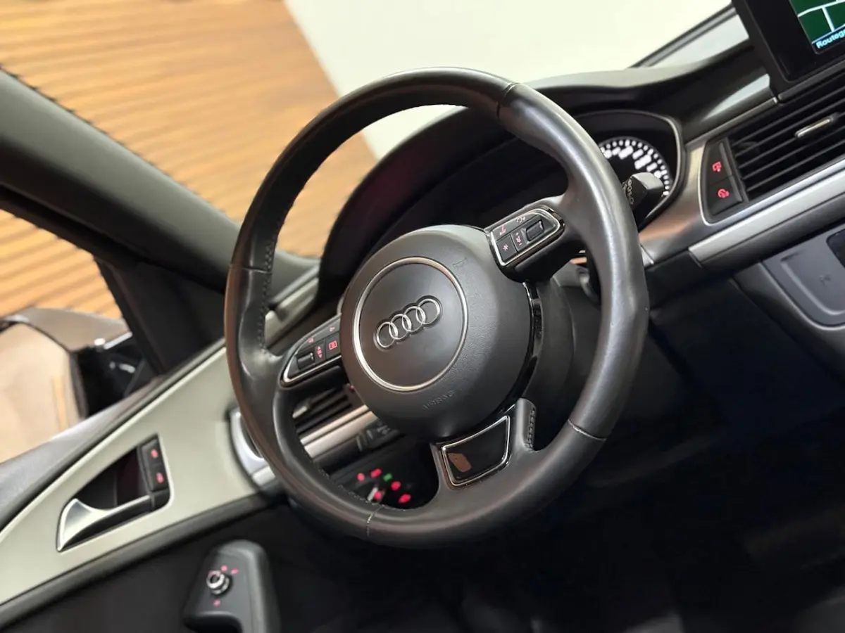 1.8 TFSI ultra S-line Edition | 19 Inch | Panoramadak | Camera | Navi | Sportstoelen