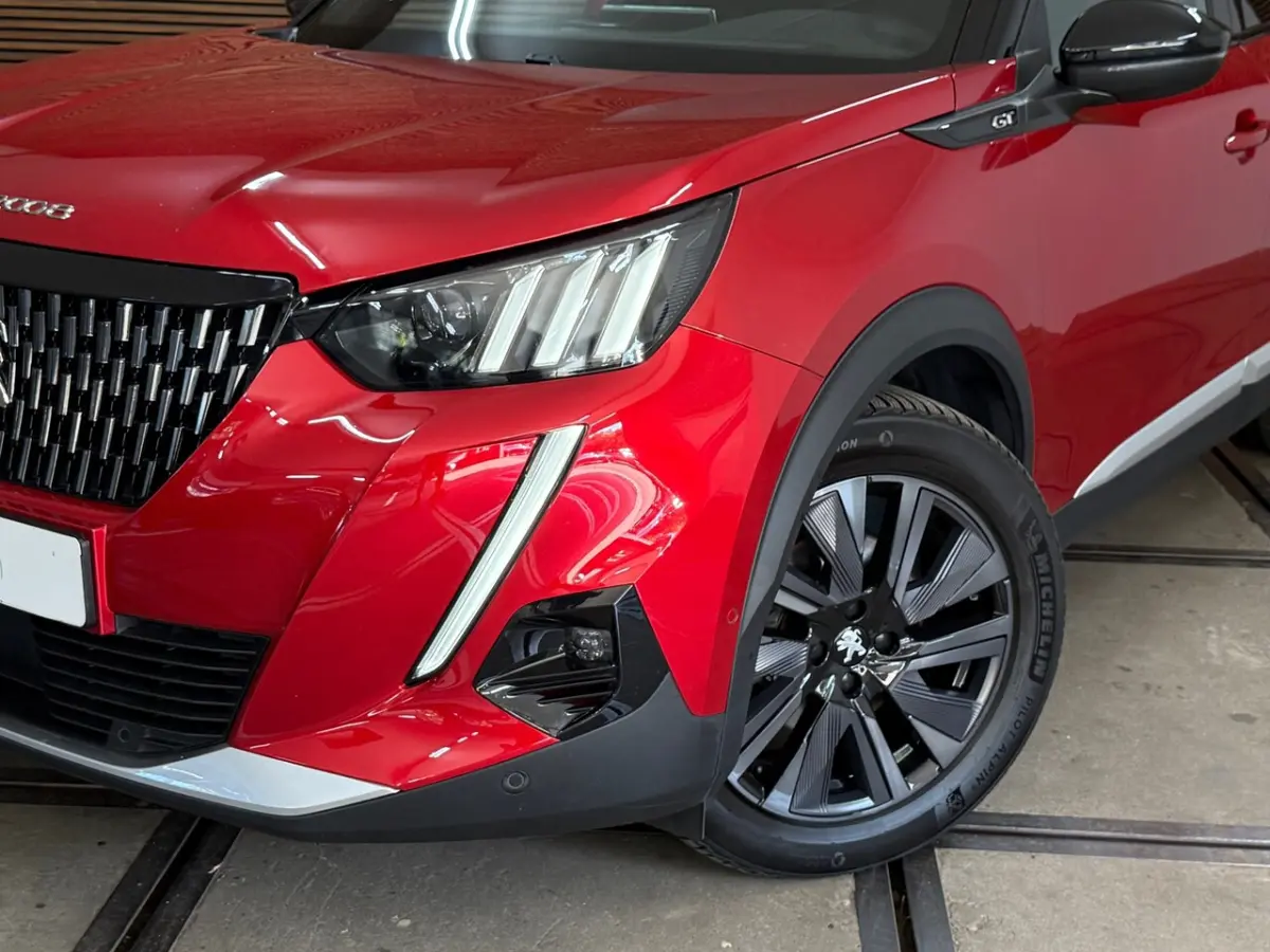 1.2 PureTech GT-line | Leder | 18 inch | Panoramadak | ACC | Dodehoek | Afneembare Trekhaa