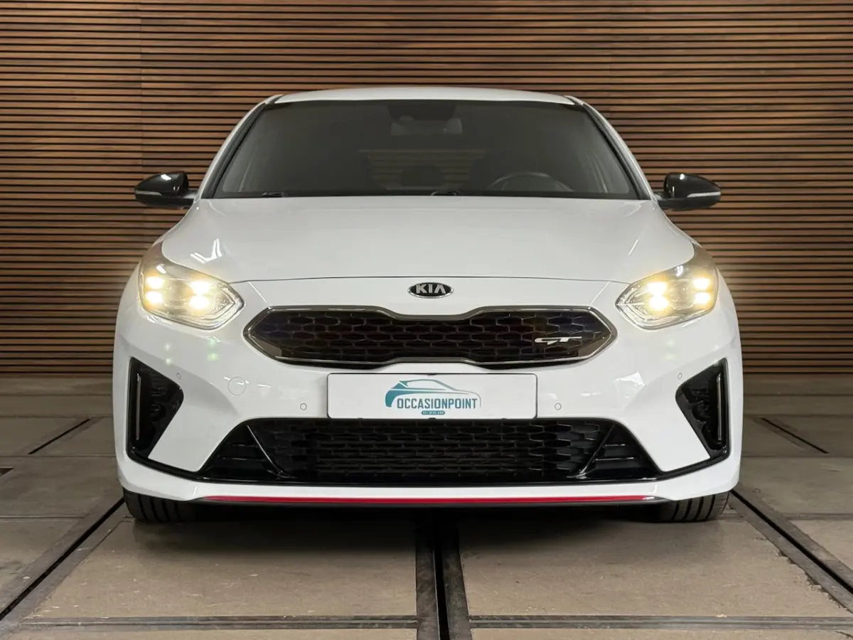 Ceed 1.6 T-GDi GT | 204 PK | Alcantara | JBL | Camera | Stoelverwarming | Stuur verwarming