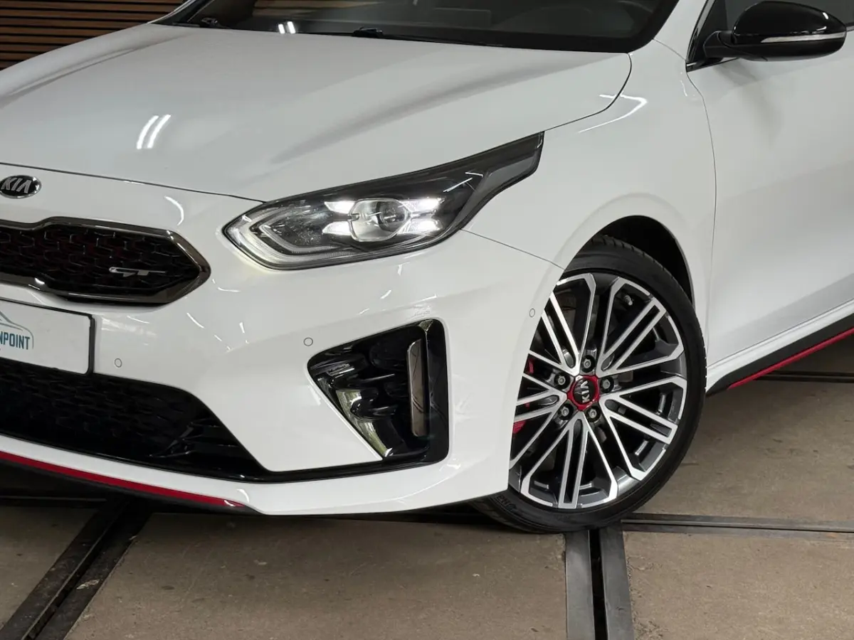 Ceed 1.6 T-GDi GT | 204 PK | Alcantara | JBL | Camera | Stoelverwarming | Stuur verwarming