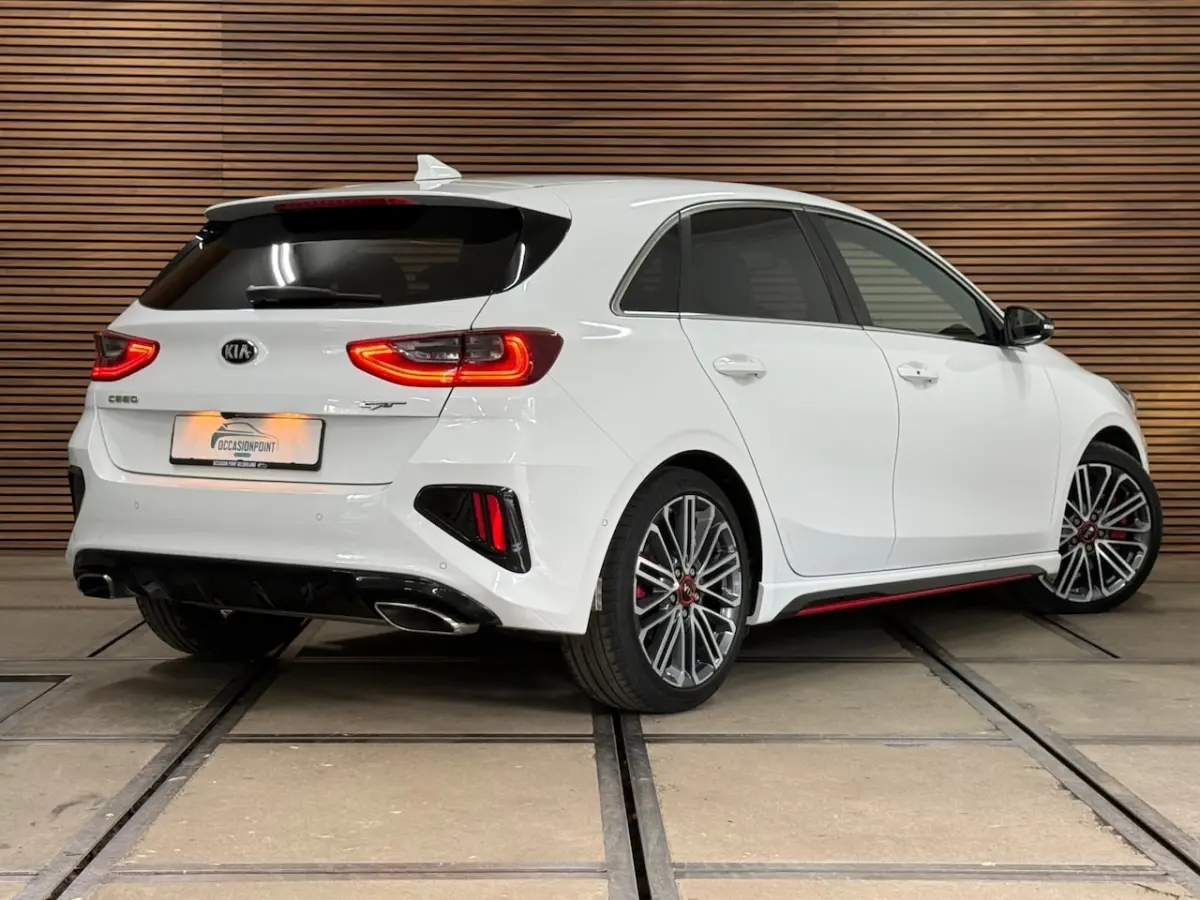 Ceed 1.6 T-GDi GT | 204 PK | Alcantara | JBL | Camera | Stoelverwarming | Stuur verwarming