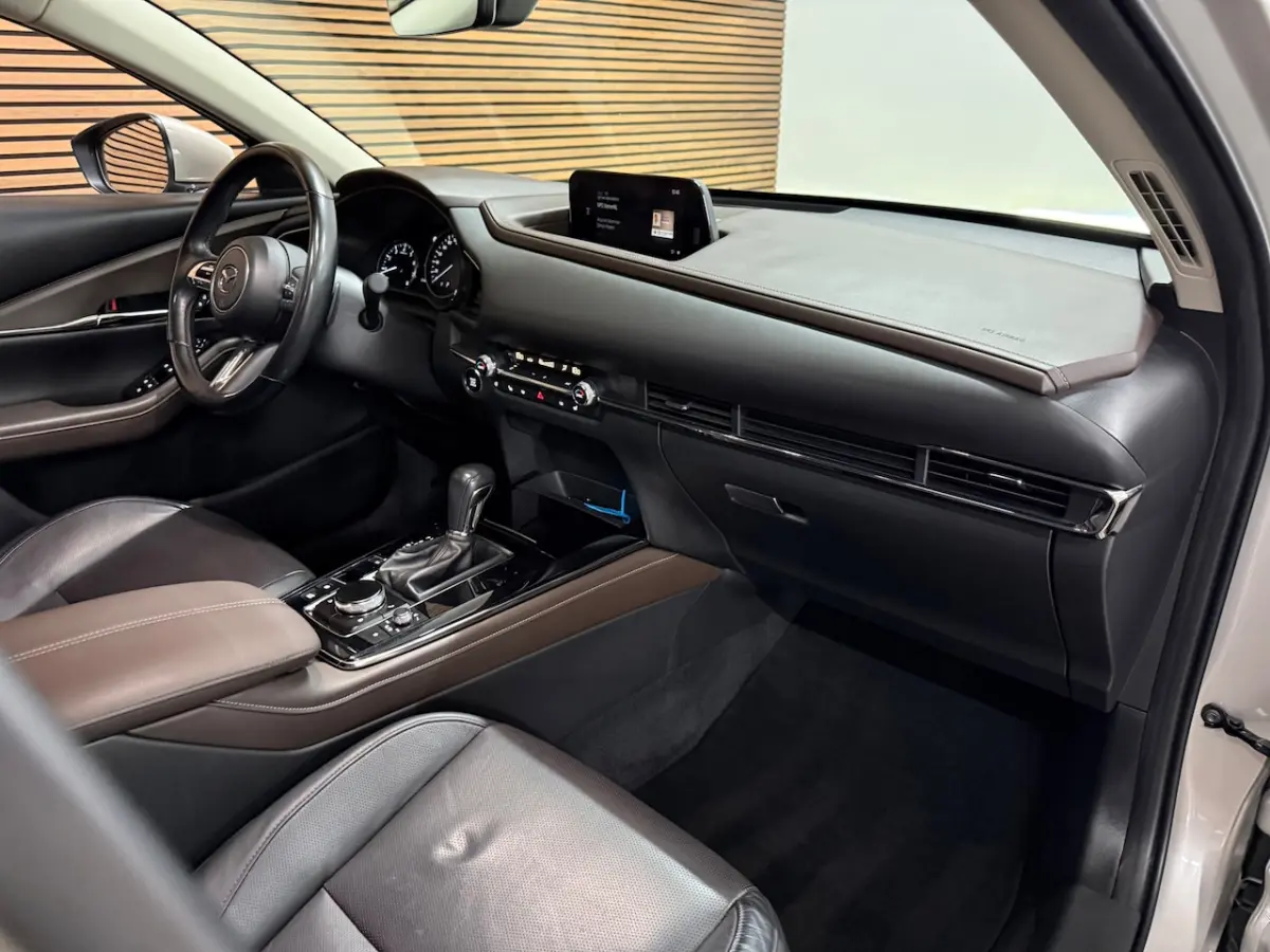 2.0 e-SkyActiv-X M Hybrid Luxury | Pano | Leder | HUD | ACC | Dodehoekdetectie | 180 PK |