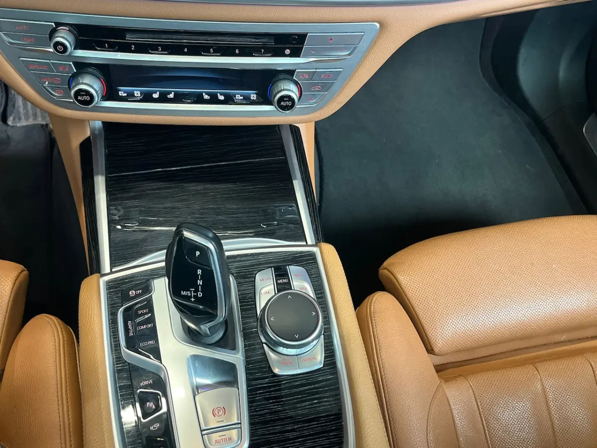 740e iPerformance High Executive L Voll optie NL auto
