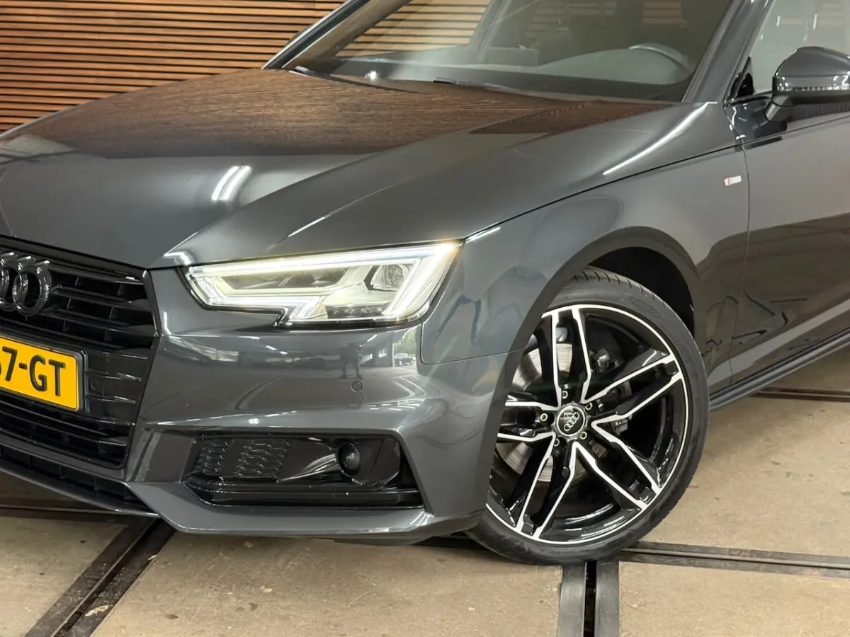 1.4 TFSI Sport S line black edition | 150 PK | 19 Inch | Navigatie | Camera | Side Assist