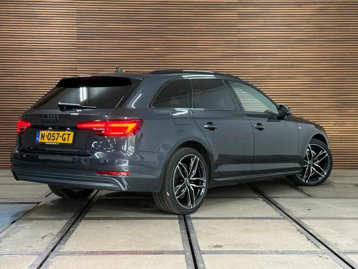 1.4 TFSI Sport S line black edition | 150 PK | 19 Inch | Navigatie | Camera | Side Assist