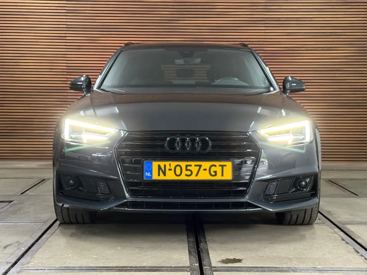 1.4 TFSI Sport S line black edition | 150 PK | 19 Inch | Navigatie | Camera | Side Assist