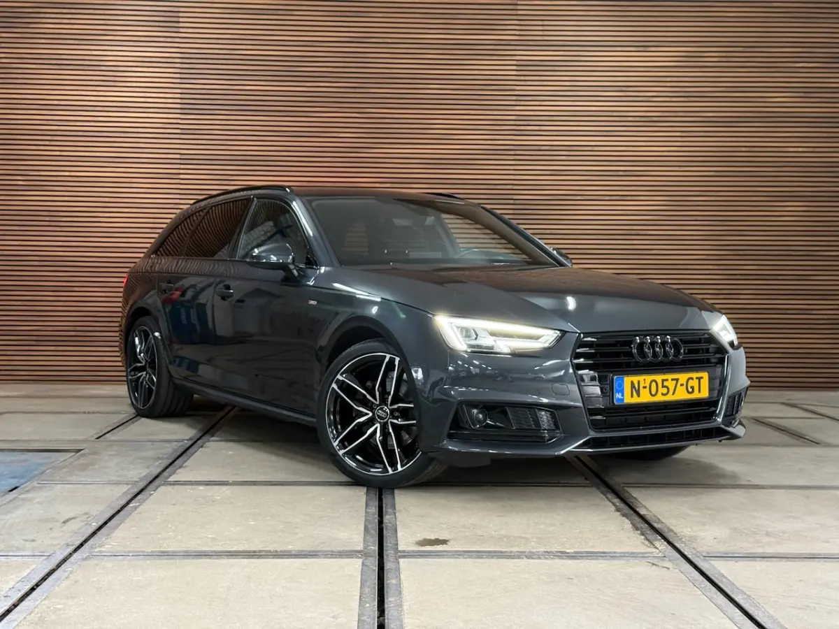 1.4 TFSI Sport S line black edition | 150 PK | 19 Inch | Navigatie | Camera | Side Assist
