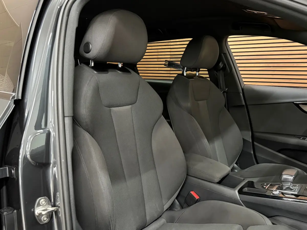 1.4 TFSI Sport S line black edition | 150 PK | 19 Inch | Navigatie | Camera | Side Assist