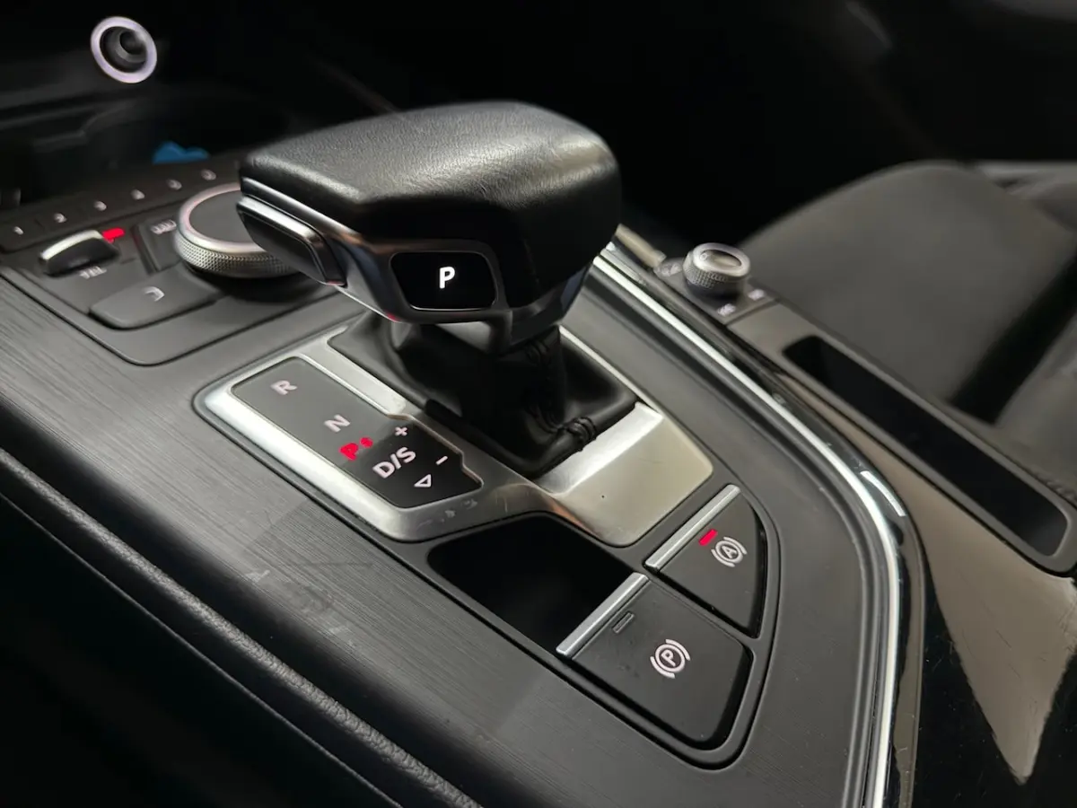 1.4 TFSI Sport S line black edition | 150 PK | 19 Inch | Navigatie | Camera | Side Assist