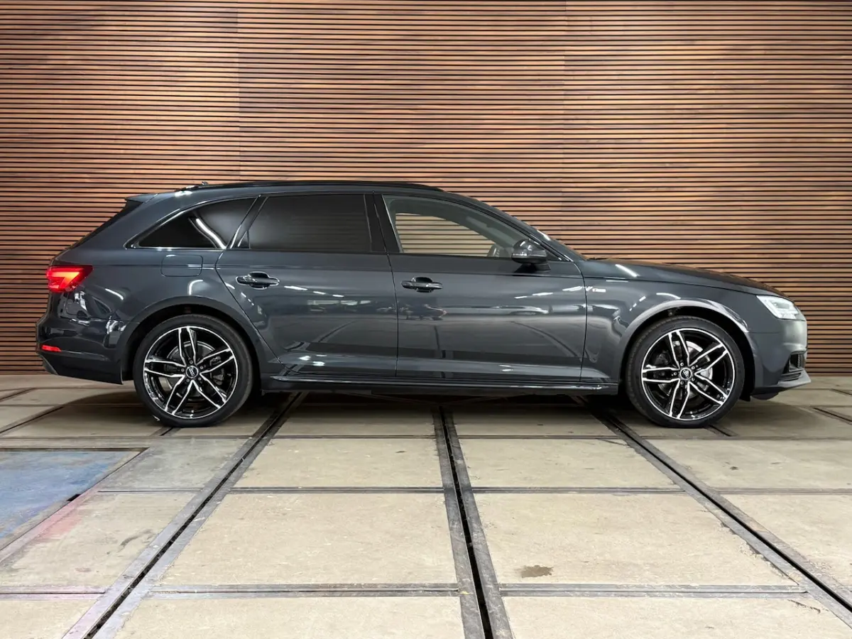 1.4 TFSI Sport S line black edition | 150 PK | 19 Inch | Navigatie | Camera | Side Assist