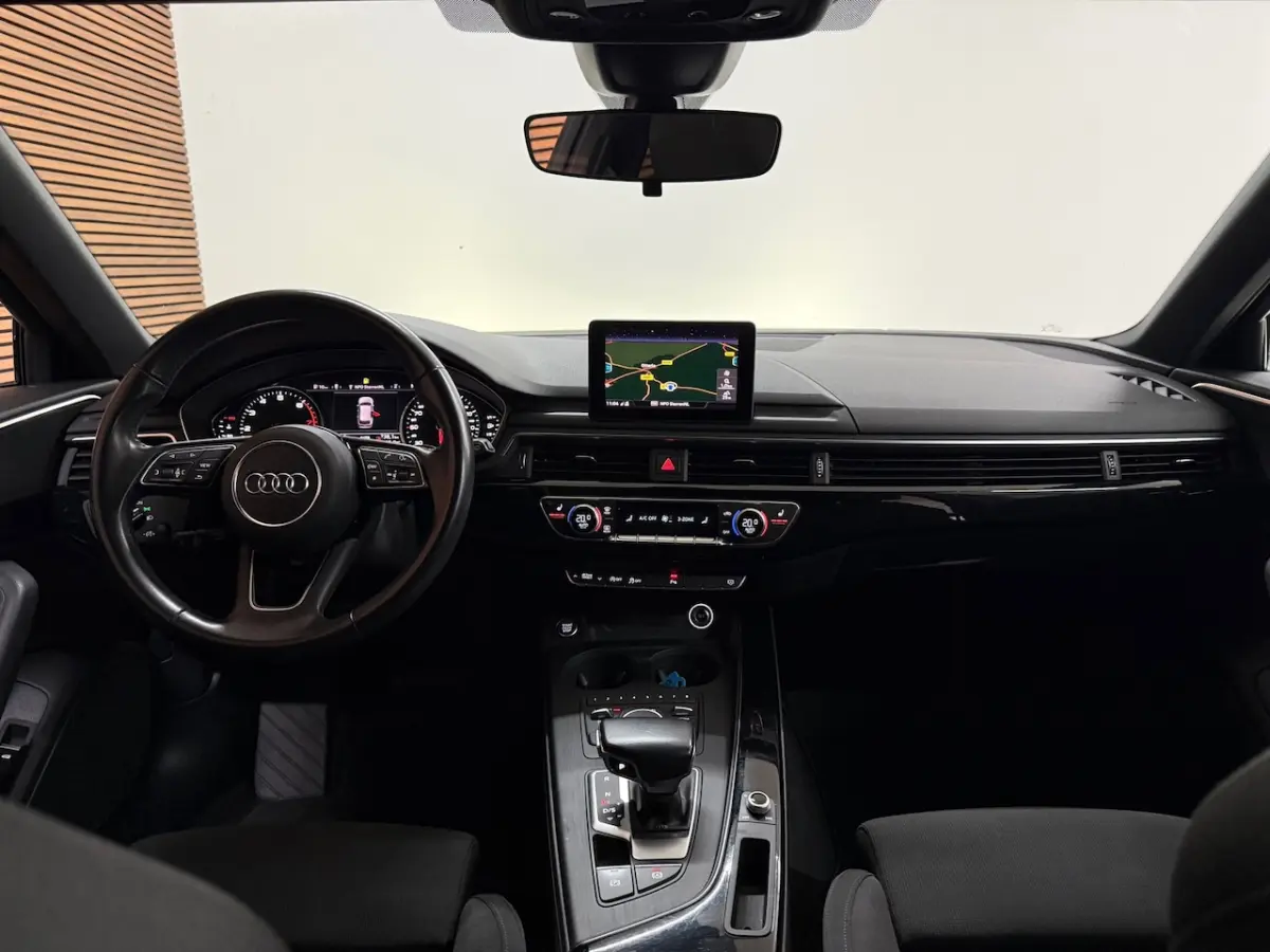 1.4 TFSI Sport S line black edition | 150 PK | 19 Inch | Navigatie | Camera | Side Assist