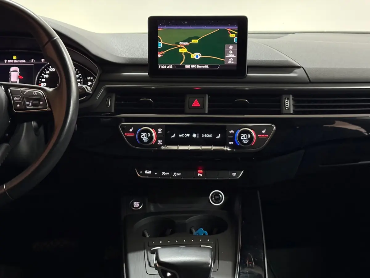 1.4 TFSI Sport S line black edition | 150 PK | 19 Inch | Navigatie | Camera | Side Assist