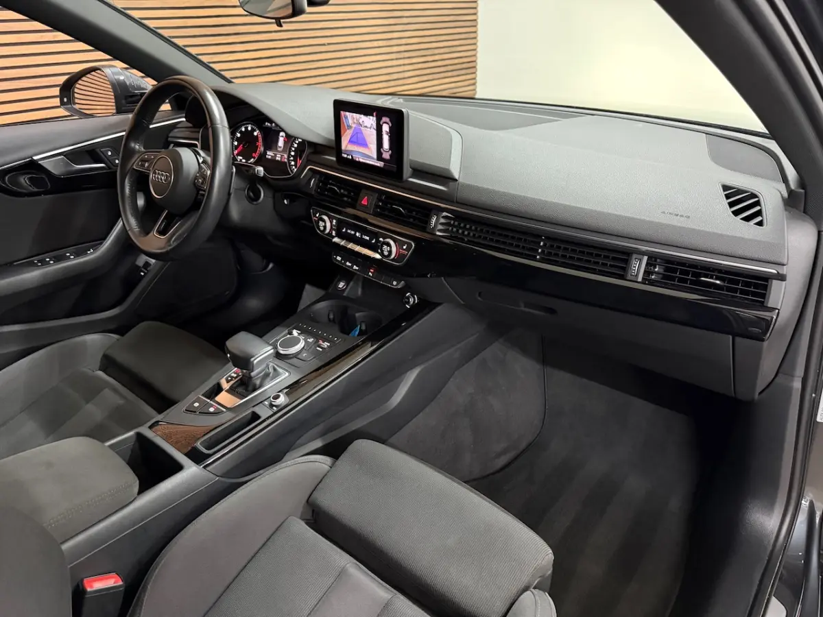 1.4 TFSI Sport S line black edition | 150 PK | 19 Inch | Navigatie | Camera | Side Assist