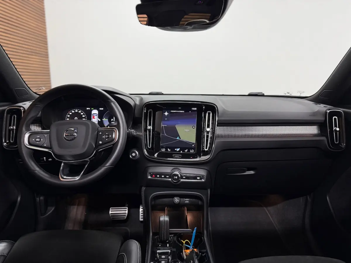 1.5 T5 Recharge R-Design | H/K Premium Sound | Pano | Trekhaak | Licht Pakket | Parkeerass
