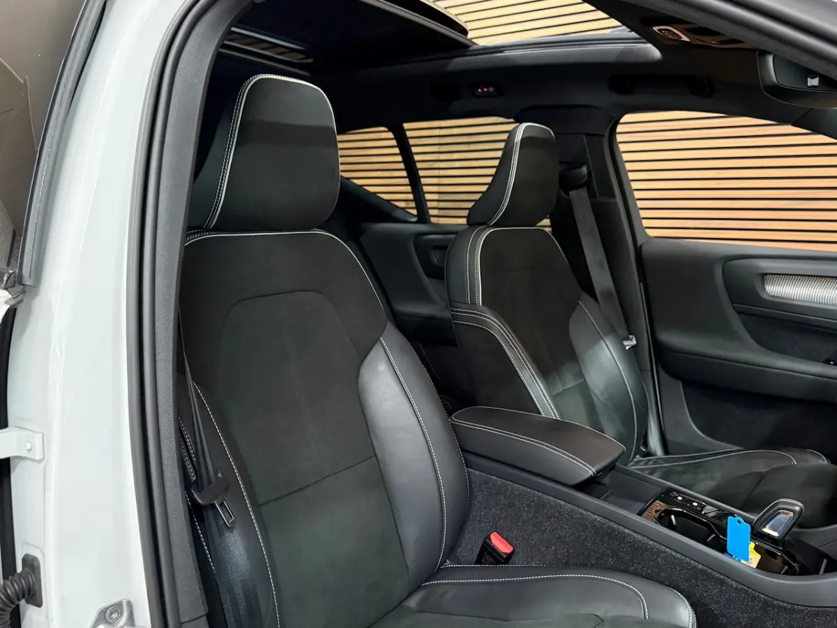1.5 T5 Recharge R-Design | H/K Premium Sound | Pano | Trekhaak | Licht Pakket | Parkeerass