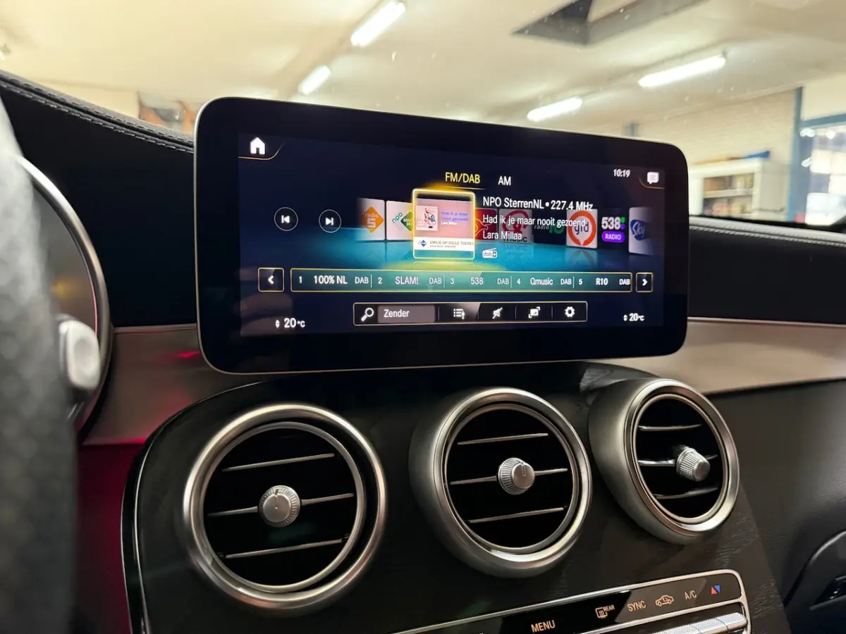 200 4MATIC Premium Plus AMG Line 4MATIC | Pano | Virtual | Night pakket| Ambient | MBUX |