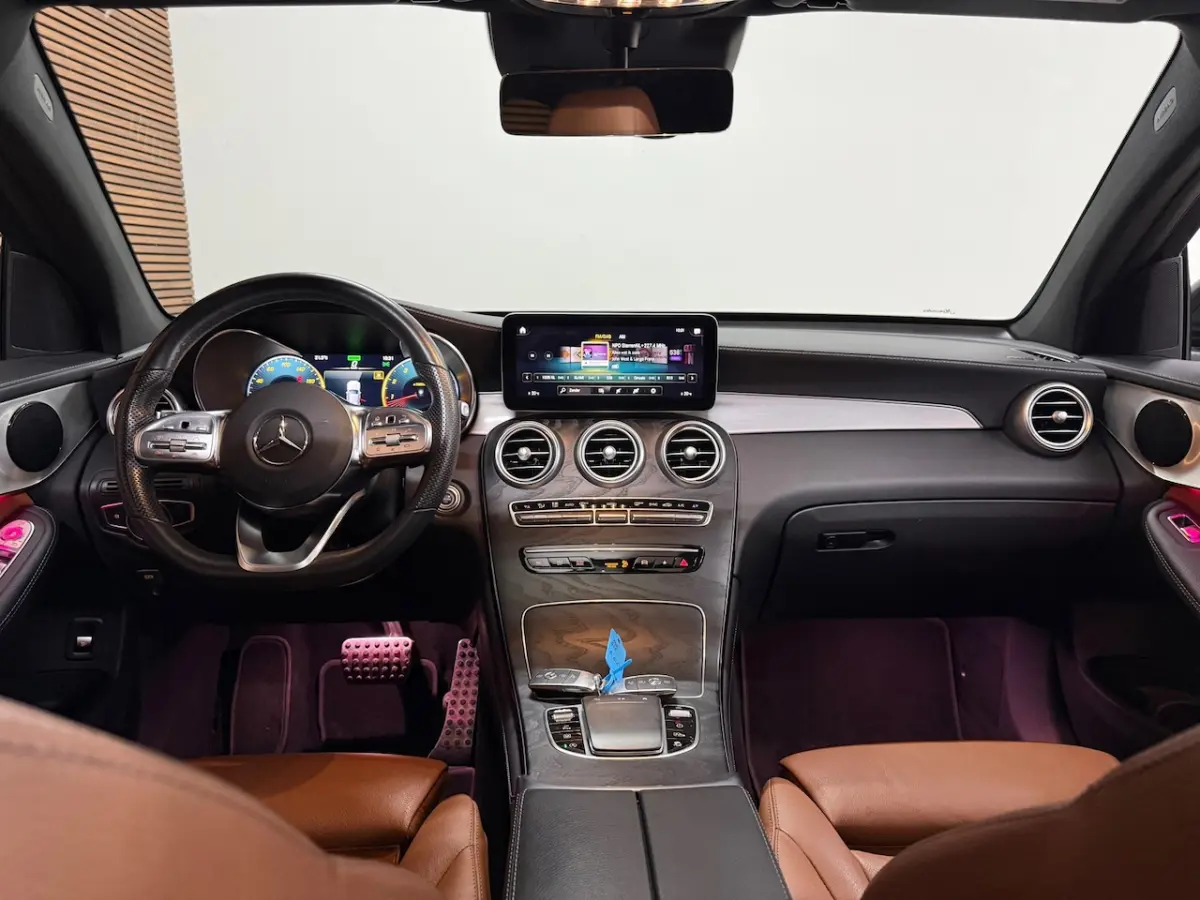 200 4MATIC Premium Plus AMG Line 4MATIC | Pano | Virtual | Night pakket| Ambient | MBUX |