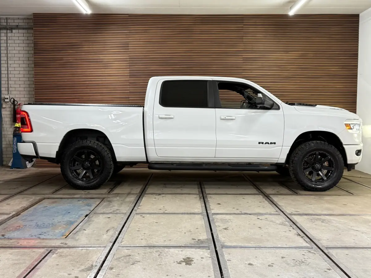 5.7 V8 4x4 Crew Cab 5'7 Sport | Soft Cover | Full option | Camera | Trekhaak | White Editi