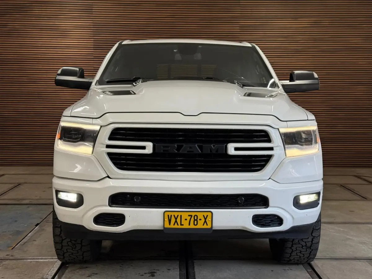 5.7 V8 4x4 Crew Cab 5'7 Sport | Soft Cover | Full option | Camera | Trekhaak | White Editi