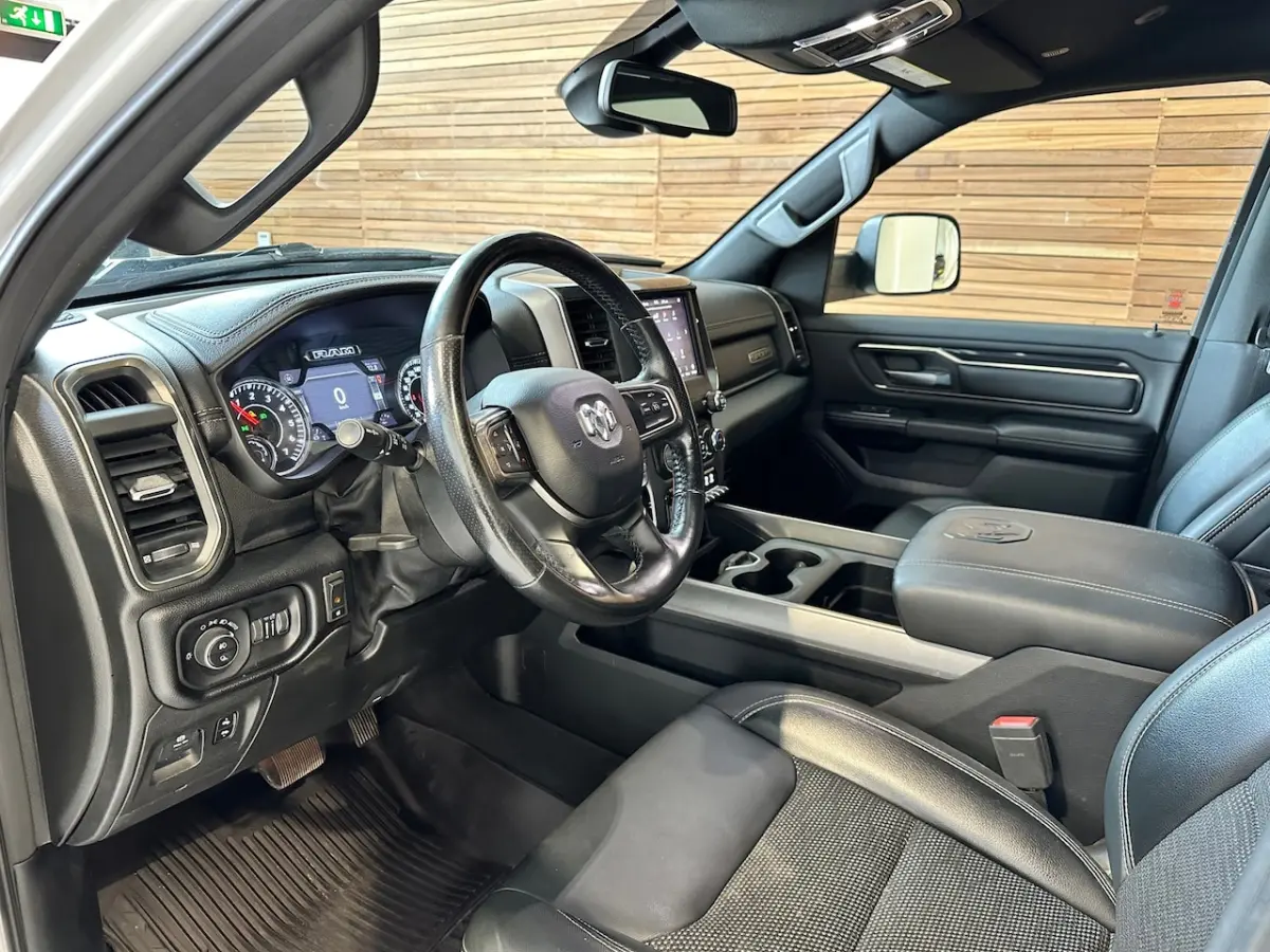 5.7 V8 4x4 Crew Cab 5'7 Sport | Soft Cover | Full option | Camera | Trekhaak | White Editi