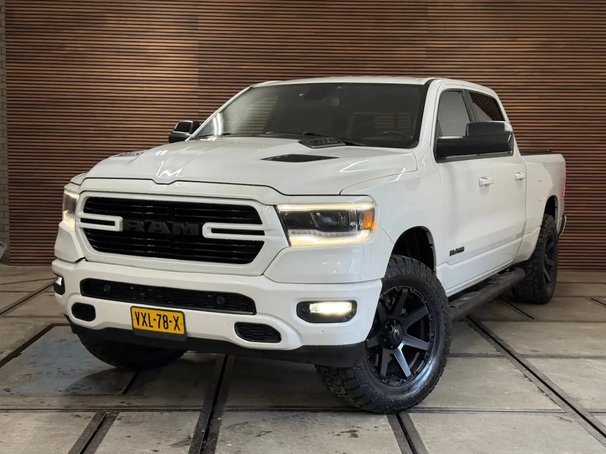 5.7 V8 4x4 Crew Cab 5'7 Sport | Soft Cover | Full option | Camera | Trekhaak | White Editi