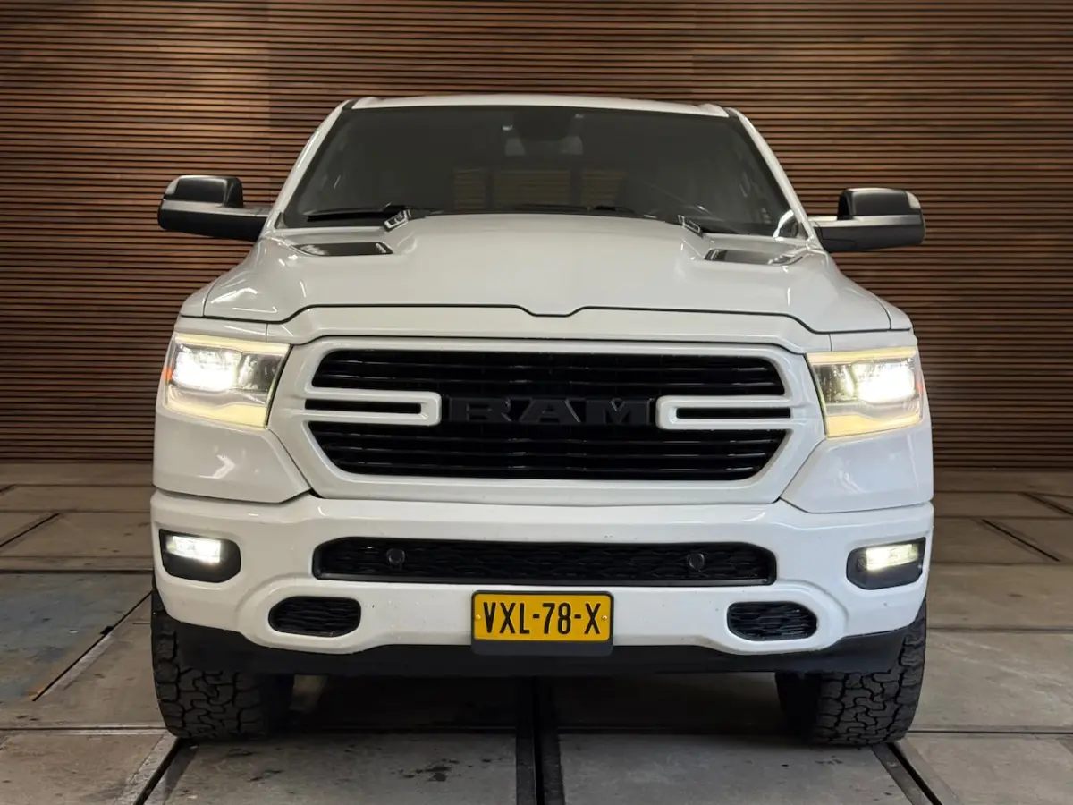 5.7 V8 4x4 Crew Cab 5'7 Sport | Soft Cover | Full option | Camera | Trekhaak | White Editi