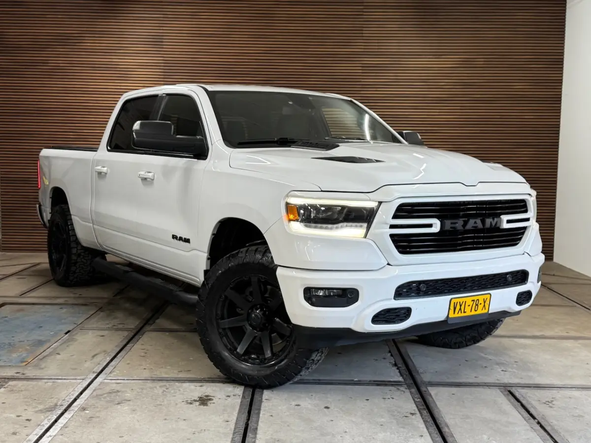 5.7 V8 4x4 Crew Cab 5'7 Sport | Soft Cover | Full option | Camera | Trekhaak | White Editi