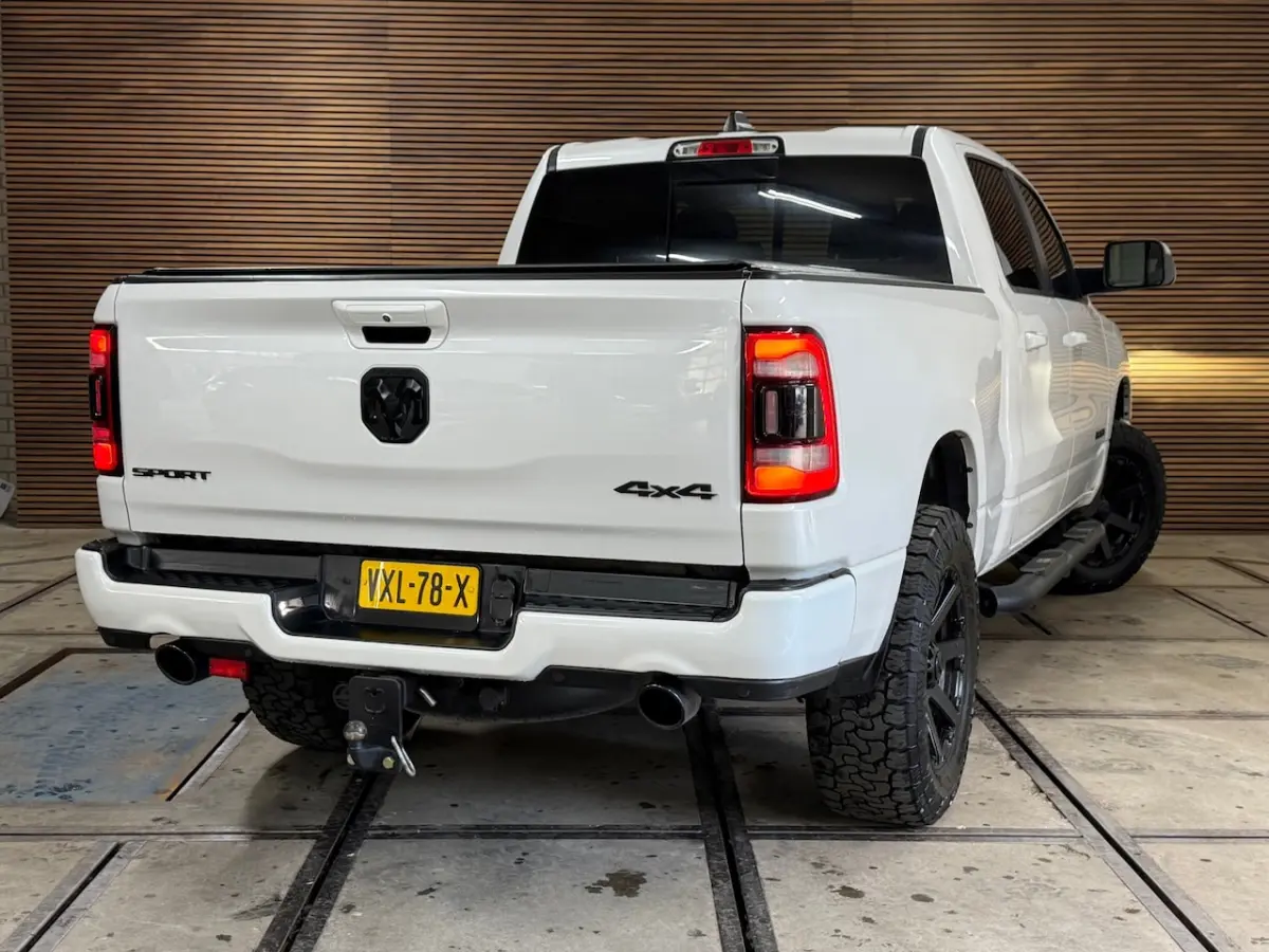 5.7 V8 4x4 Crew Cab 5'7 Sport | Soft Cover | Full option | Camera | Trekhaak | White Editi