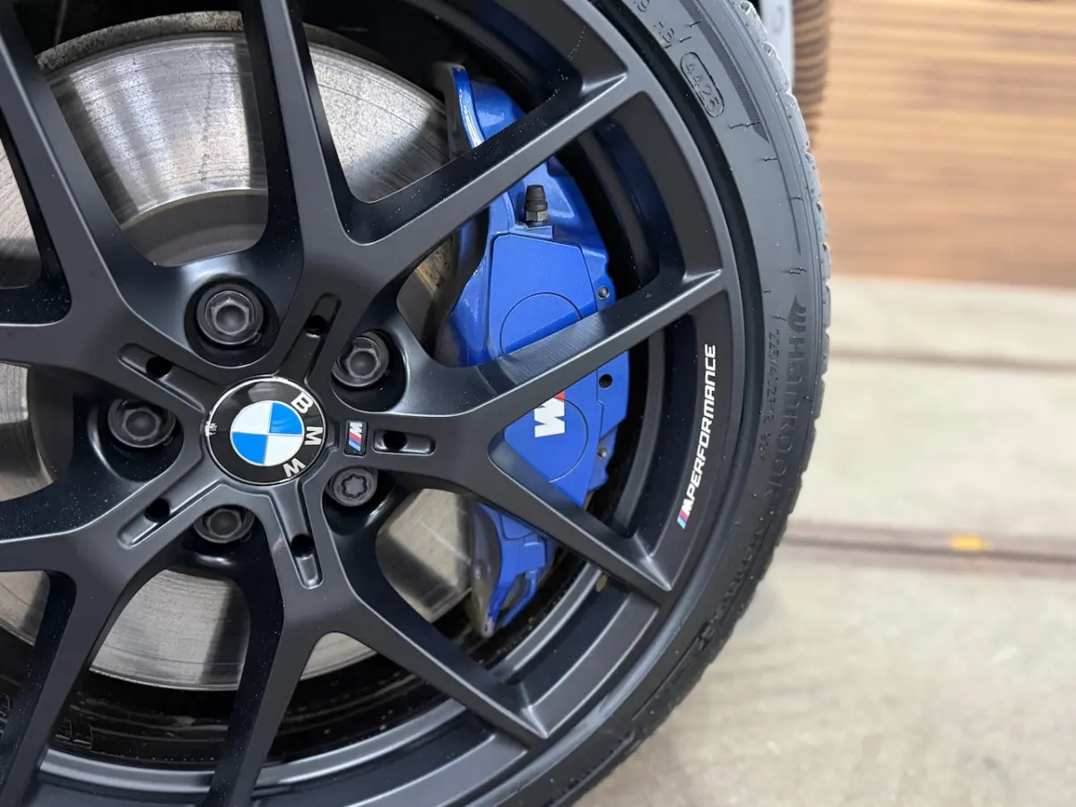M135i xDrive M-Performance | BomVOL | M-Technic | Pano | HuD | Parkeer-pakket | Ambient |