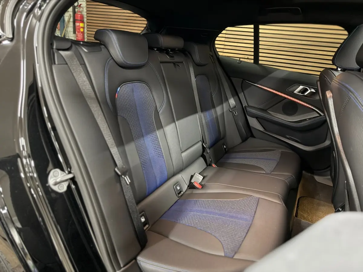 M135i xDrive M-Performance | BomVOL | M-Technic | Pano | HuD | Parkeer-pakket | Ambient |
