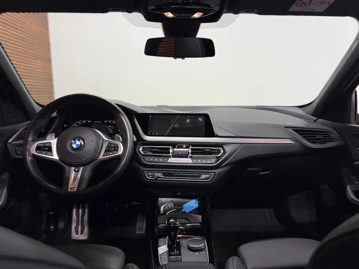 M135i xDrive M-Performance | BomVOL | M-Technic | Pano | HuD | Parkeer-pakket | Ambient |