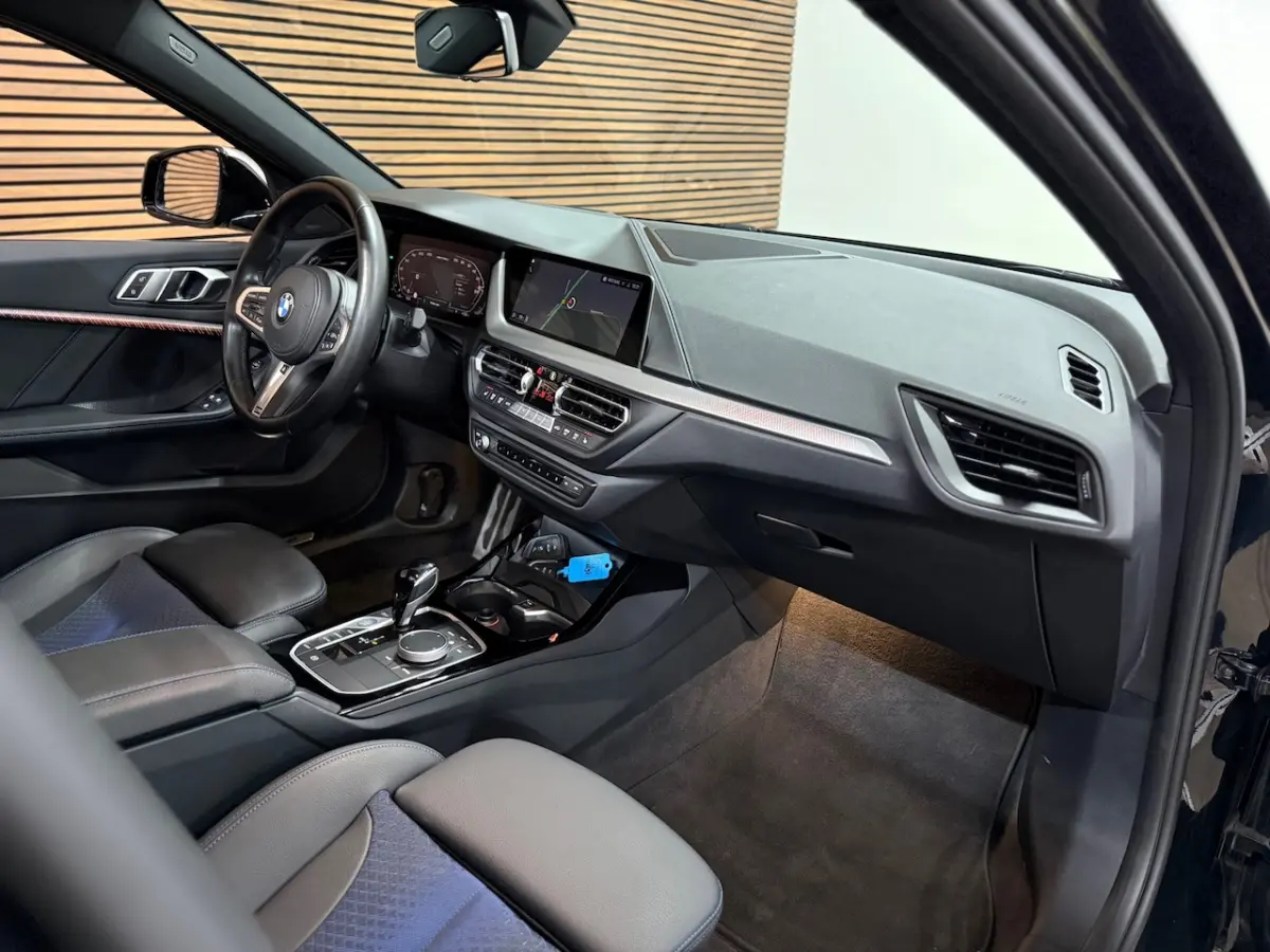 M135i xDrive M-Performance | BomVOL | M-Technic | Pano | HuD | Parkeer-pakket | Ambient |