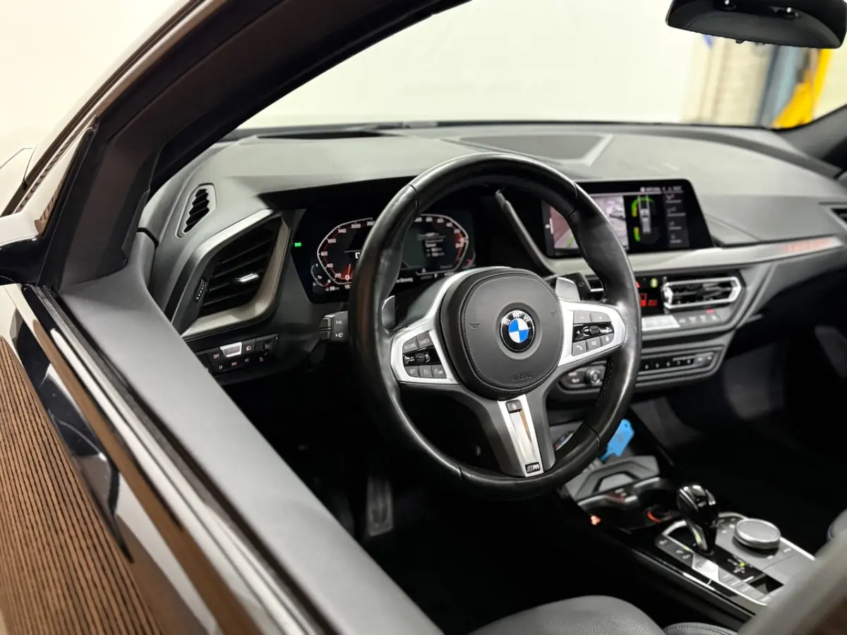 M135i xDrive M-Performance | BomVOL | M-Technic | Pano | HuD | Parkeer-pakket | Ambient |